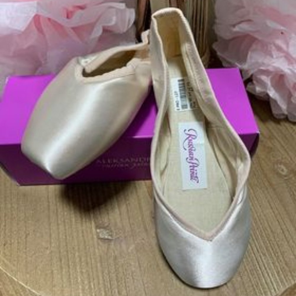 Russian Pointe, ENTRADA PRO V-CUT Pointe Shoes